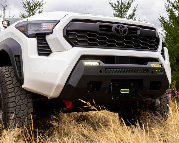 Ironman 4x4 Ensemble de pare-chocs de treuil avant Raid avec deux barres lumineuses auxiliaires 7 po — 2024+ Toyota Tacoma (BBR119IK-NB)