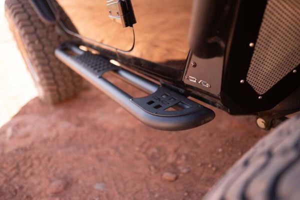 DV8 Offroad Marchepieds latéraux montés sur carrosserie/soudure de pincement 07-18 Jeep Wrangler JK 2 portes
