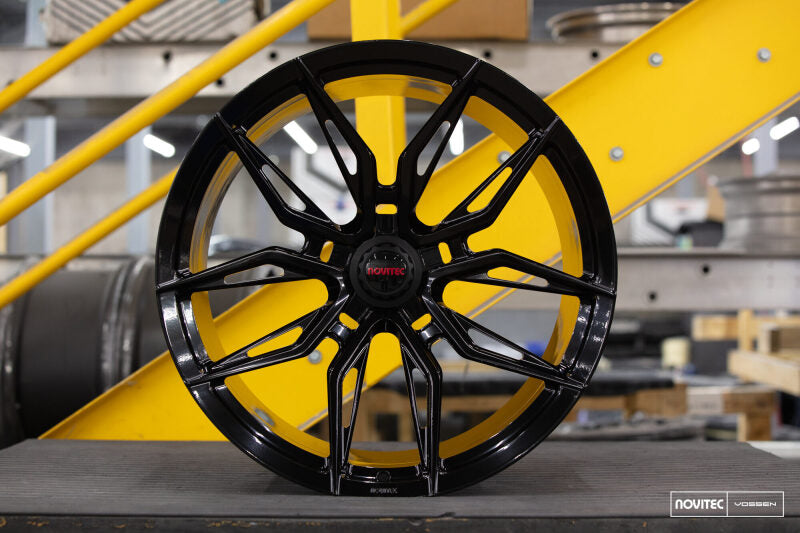 Vossen x Novitec Roue arrière NF11 22x12 po - 5x114.3 - ET33 Ferrari 488 / F8 - noir brillant