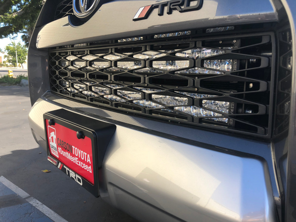 Cali Raised Supports de barre lumineuse à DEL dissimulée dans la calandre 32 po 14-24 Toyota 4Runner - faisceau combiné avec barre à DEL