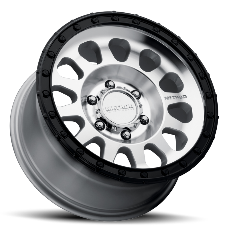 Method Roue usinée MR315 17x8.5 déport 0mm 5x5 alésage 71.50mm - rebord noir brillant