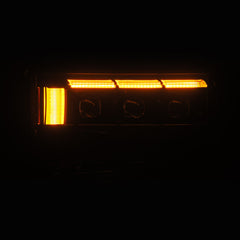 AlphaRex Phare à projecteur DEL NOVA avec éclairage d'activation/clignotant séquentiel/Switchback 24-26 Toyota LC250 - noir Alpha